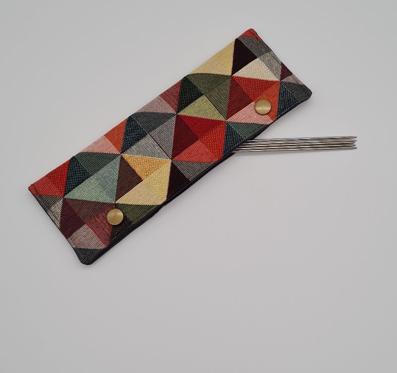 - Stricknadelgarage , Stricknadeltasche bunte Dreiecke, Aufbewahrung für Nadelspiel 20 cm, handmade la piccola Antonella 