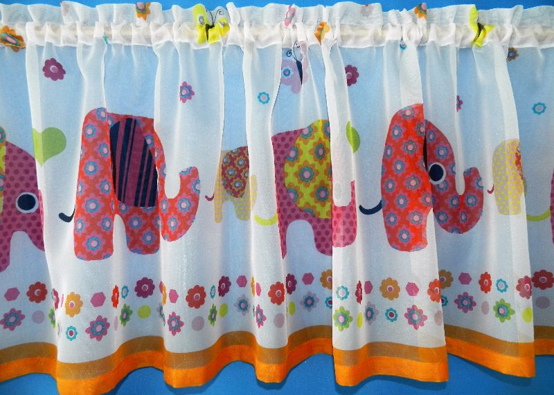  - Super niedliche Scheibengardine für Kids mit bunten Elefanten