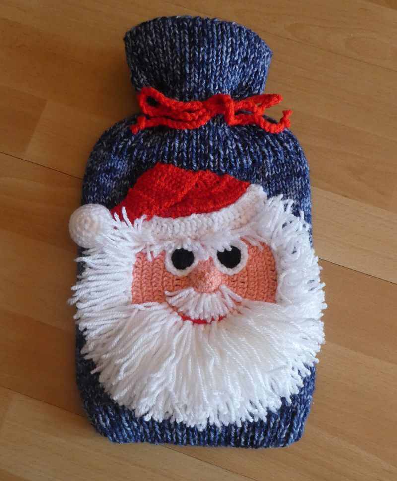  - Gestrickter Wärmflaschenbezug - Motiv Weihnachtsmann- inkl. Wärmflasche 
