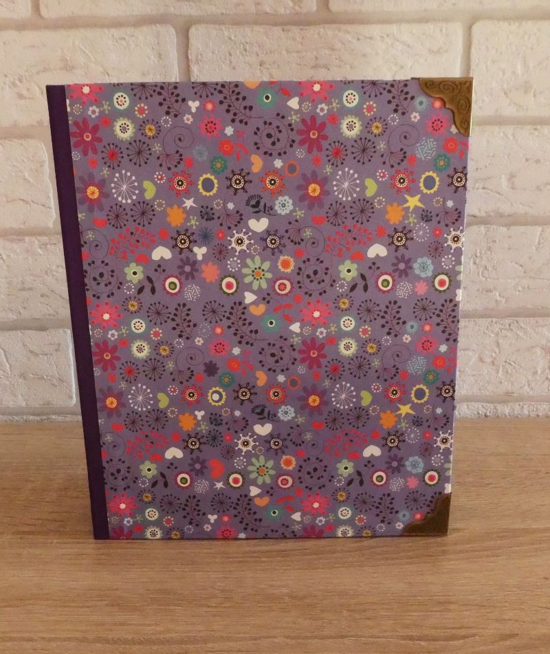  - Handgefertigtes Ringbuch für DIN A5 aus Pappe, Papier und Buchleinen mit Metallecken -Blumen und Herzen