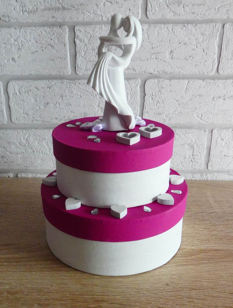 Geldgeschenkverpackung zweistöckige Torte mit Brautpaar und Verzierungen (pink-weiß)