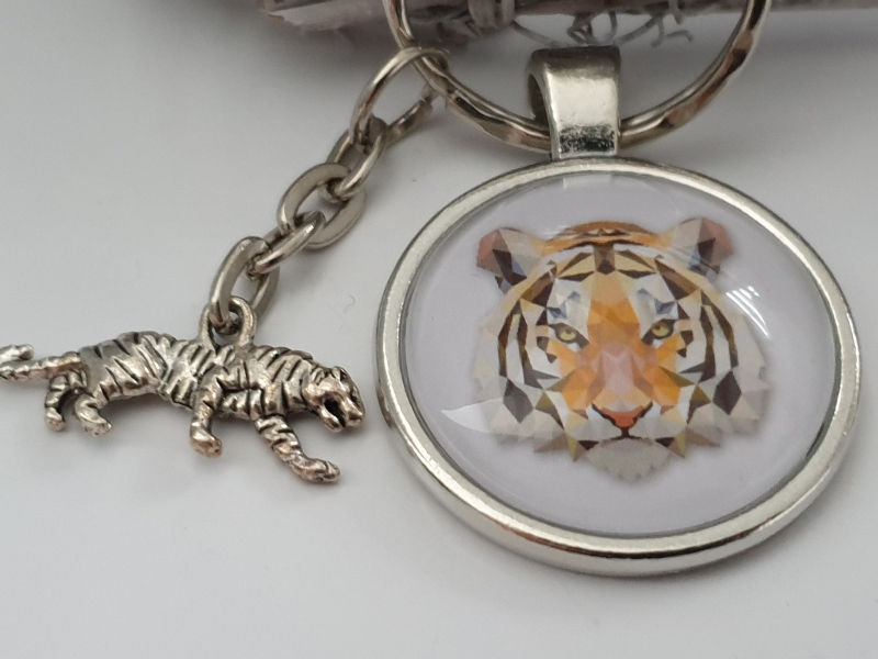  - Tiger Schlüsselanhänger Glascabochon handgefertigt mit Metallanhänger Wildkatze Geschenk Männer Freund Karate Abschiedsgeschenk Geschenkset 