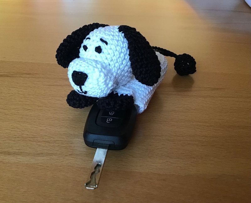  - Schlüsseltasche Hund weiß-schwarz, gehäkelt, Schlüsselanhänger, Farbwünsche möglich (Kopie id: 100327394)