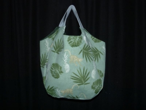 Geräumige Einkaufstasche mit zwei Innentaschen in grün mit Affen und Palmen 
