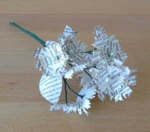 Papierblumen - Kornblumenstrauß aus Buchseiten // Papierblüten // Buchdeko